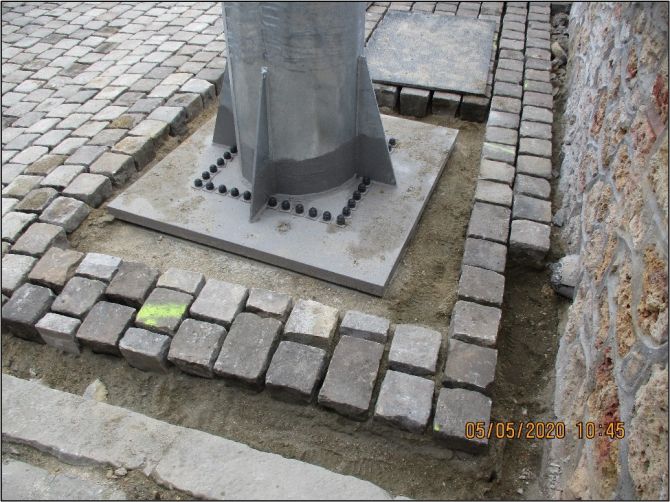 Pose des mâts métalliques et installation des filins anti-hélicoptère, au centre pénitentiaire de FRESNES. Pose des mâts métalliques et installation des filins anti-hélicoptère, au centre pénitentiaire de FRESNES.